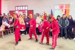 十二月采花》