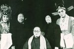 三个女人和一个男人